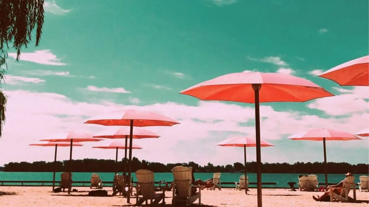 10 έξυπνοι τρόποι να φλερτάρεις στην παραλία!