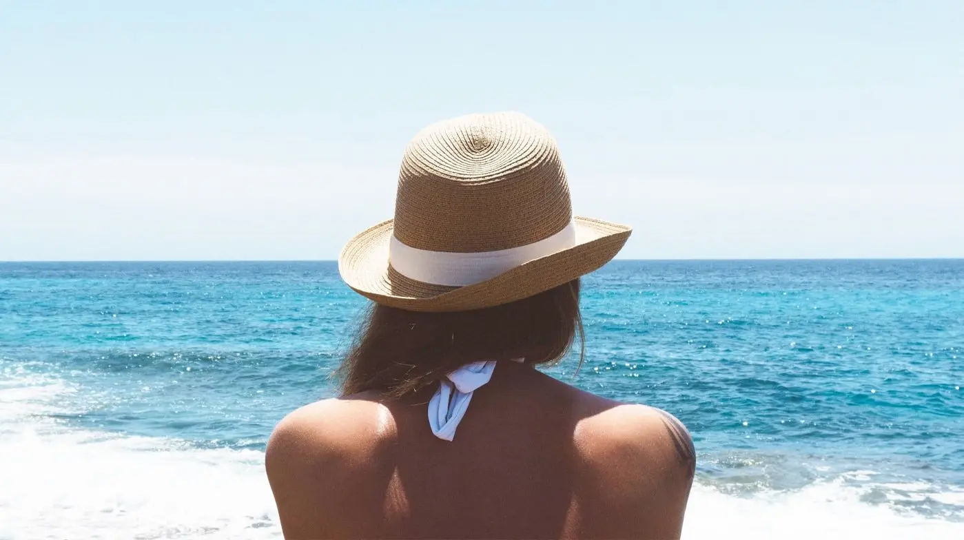 Aπαραίτητο ένα καλό after sun μετά την παραλία, λένε οι ειδικοί