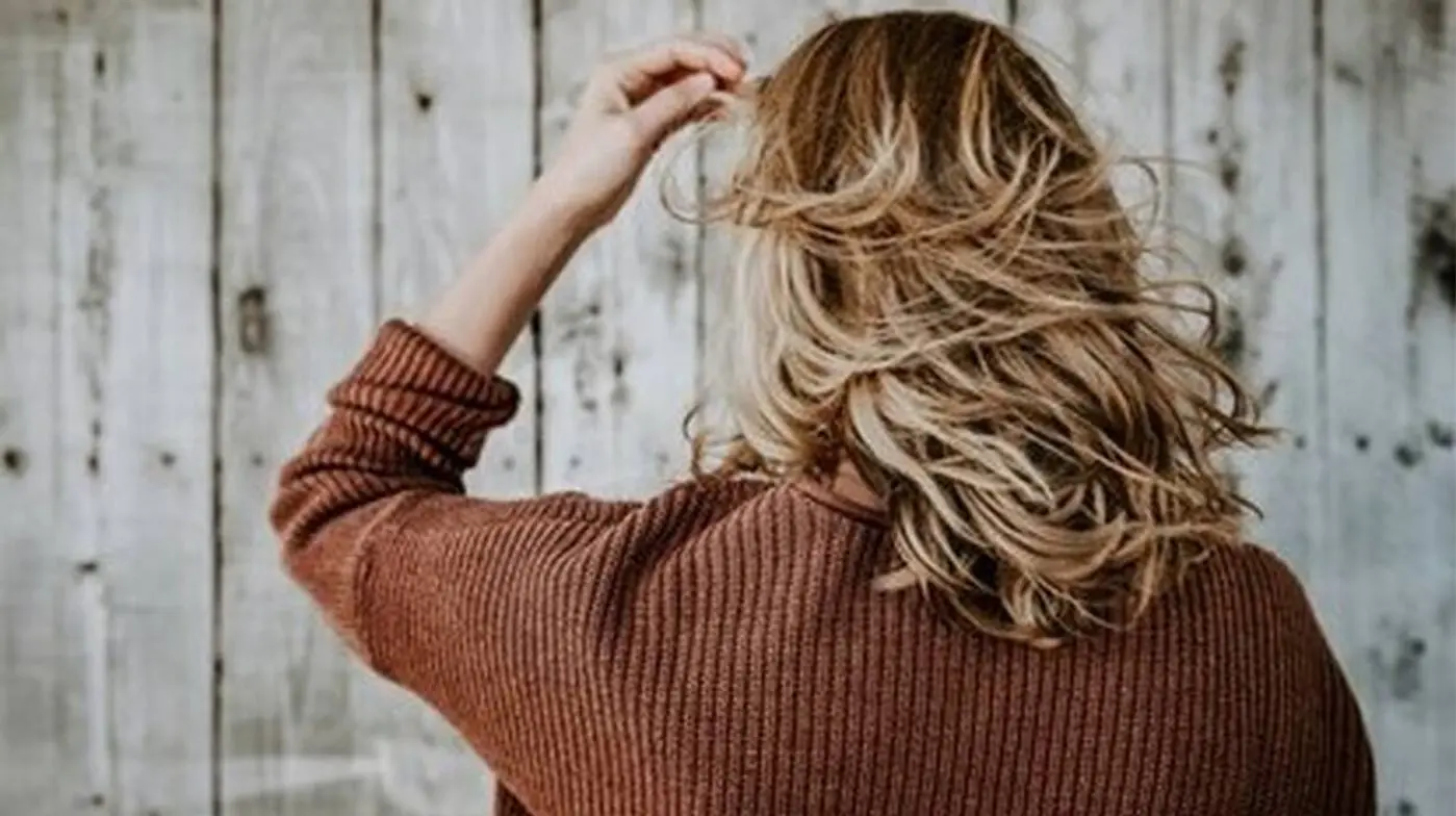 Πώς θα προστατεύσουμε την υγεία των μαλλιών μας από τις καιρικές μεταβολές;
