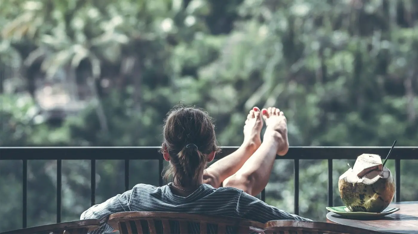 Σφριγηλό, σφιχτό σώμα, με τέλειο μαύρισμα μόνο με τη δύναμη της φύσης, από την ANAPLASIS