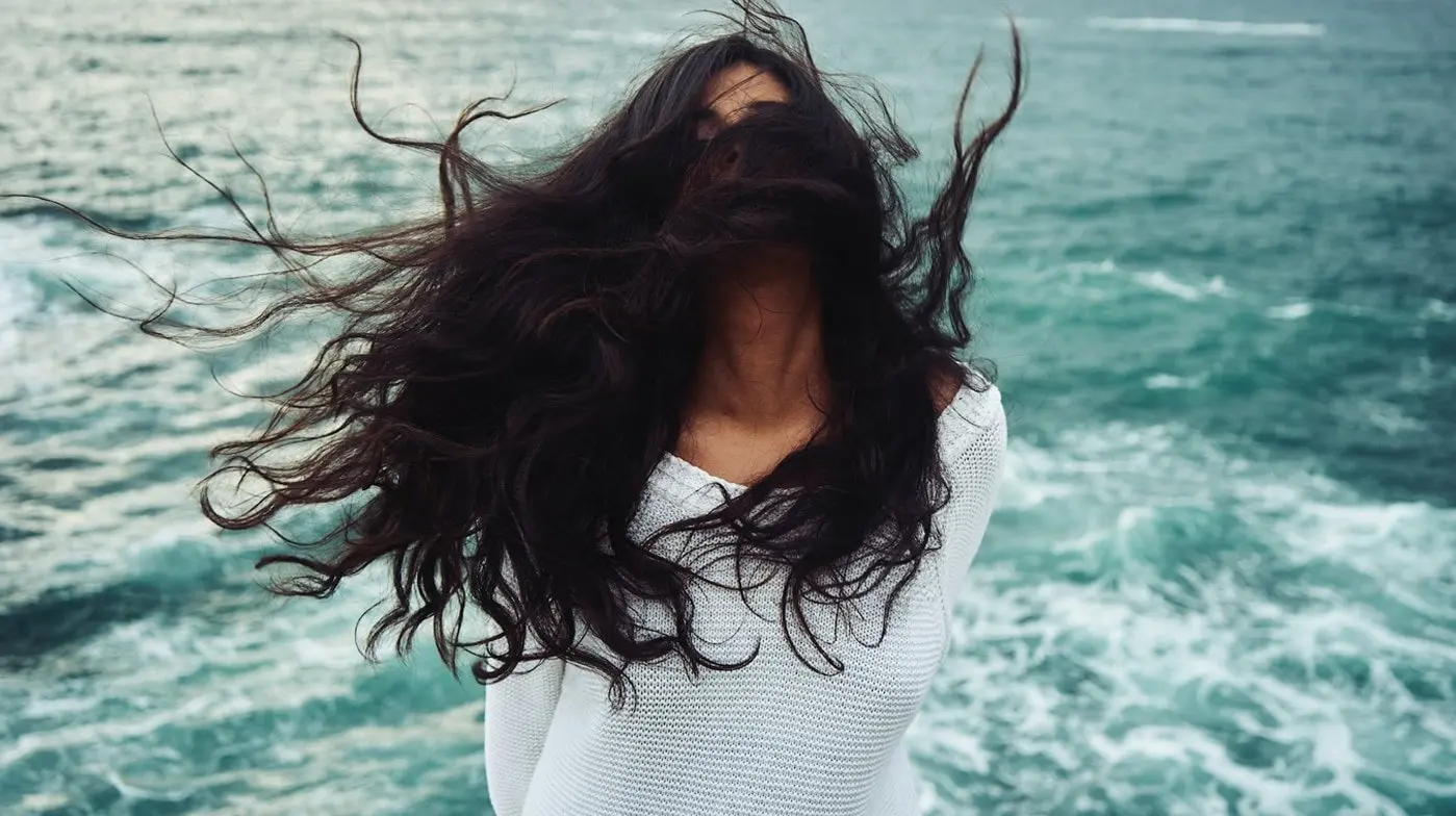 Ταλαιπωρημένα και ξηρά μαλλιά; Δες πώς να τα σώσεις!